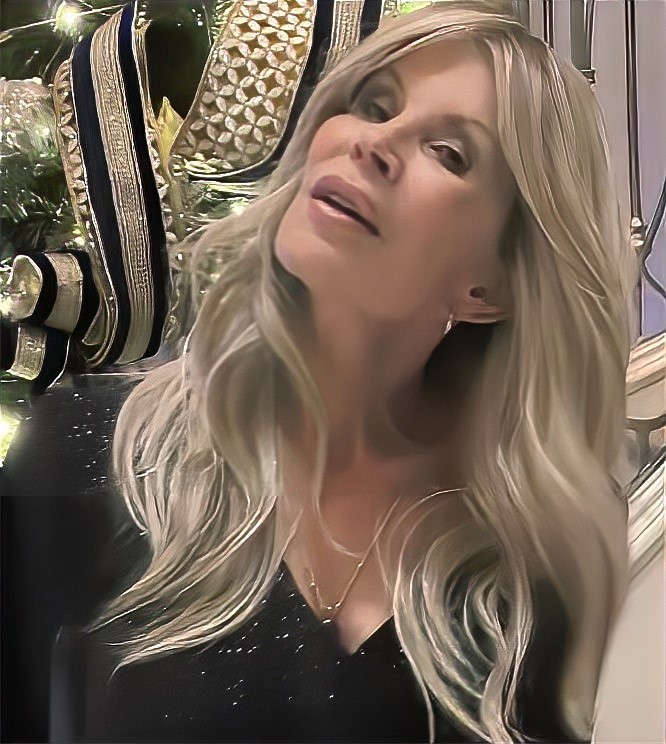 ABOUT BONNIE GABALDON